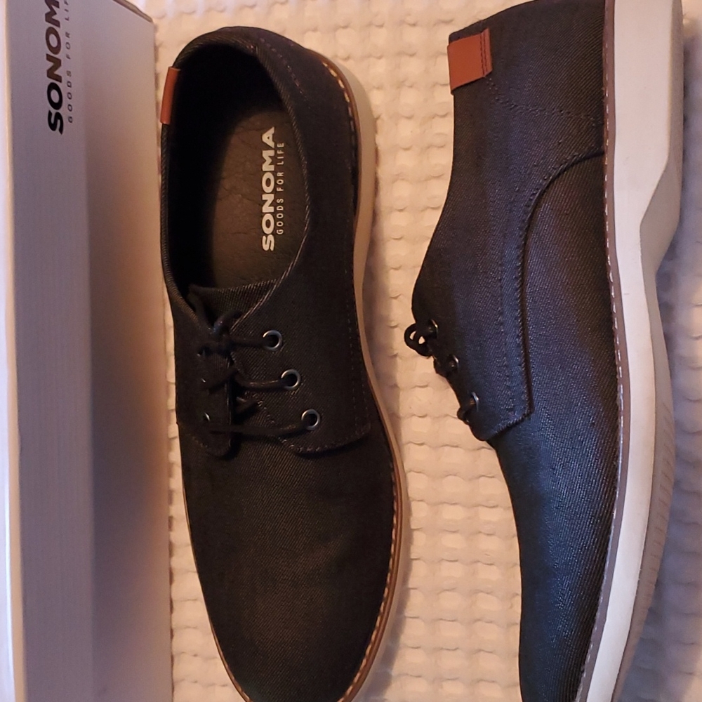 NIB Mens shoes